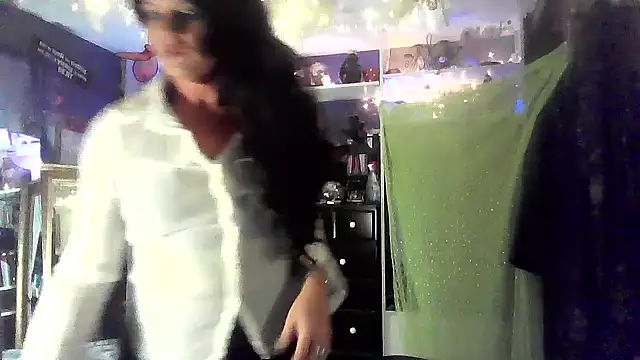 jadegilf1 online show from December 6, 9:18 pm