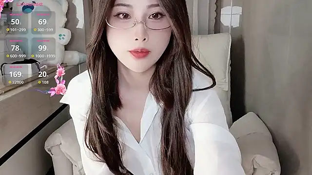 Snapshot of Blossom-666 chatting on September 18, 2:53 pm Blossom-666 online show from September 18, 2:53 pm