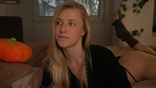 ArianaMur online show from April 12, 5:33 am