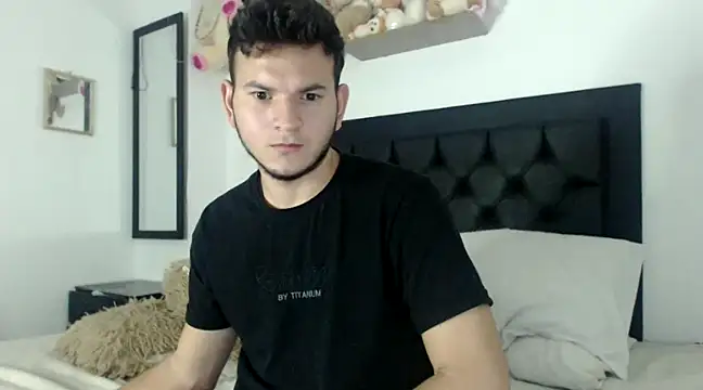 Snapshot of Latin_Boy24 chatting on February 12, 4:44 am Latin Boy24 online show from February 12, 4:44 am