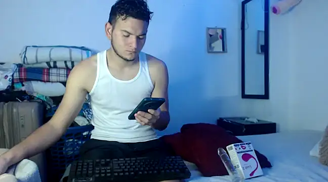 Snapshot of Latin_Boy24 chatting on February 7, 5:40 pm Latin Boy24 online show from February 7, 5:40 pm