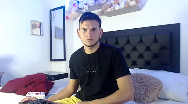 Snapshot of Latin_Boy24 chatting on January 28, 7:21 pm Latin Boy24 online show from January 28, 7:21 pm