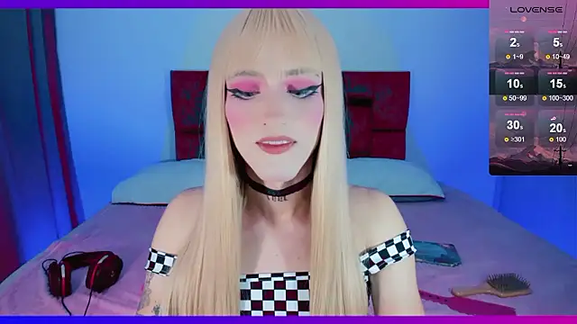 Snapshot of Mystickittyy_ chatting on December 3, 4:42 am Mystickittyy online show from December 3, 4:42 am