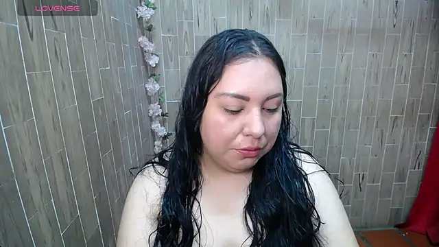 solyeria online show from May 25, 1:32 pm
