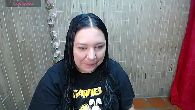 Snapshot of solyeria chatting on November 6, 1:20 am solyeria online show from November 6, 1:20 am