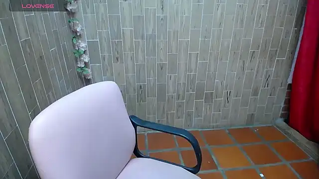 Snapshot of solyeria chatting on December 5, 3:49 am solyeria online show from December 5, 3:49 am