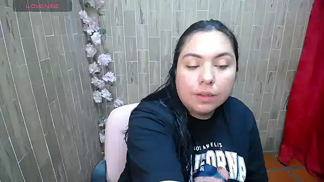 Snapshot of solyeria chatting on June 8, 12:38 am solyeria online show from June 8, 12:38 am