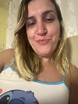 Snapshot of Bia_sexynovaes chatting on February 6, 11:45 pm Bia sexynovaes online show from February 6, 11:45 pm