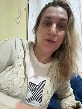 Snapshot of Bia_sexynovaes chatting on June 5, 1:32 am Bia sexynovaes online show from June 5, 1:32 am