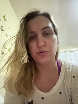 Snapshot of Bia_sexynovaes chatting on June 12, 11:02 pm Bia sexynovaes online show from June 12, 11:02 pm