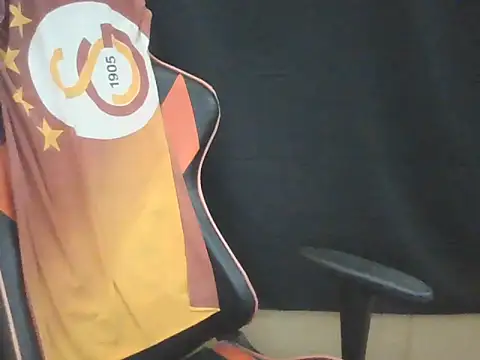 Snapshot of adele-33 chatting on November 6, 12:58 am adele-33 online show from November 6, 12:58 am