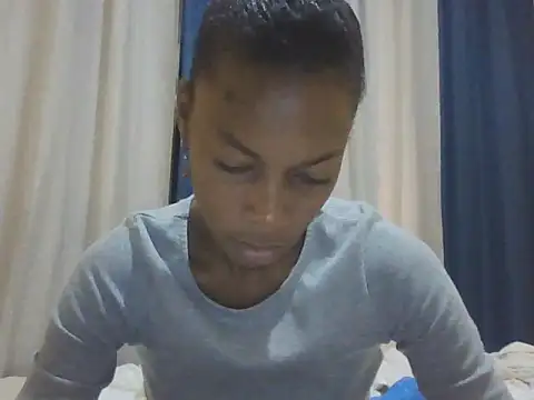 Snapshot of adele-33 chatting on February 13, 7:25 pm adele-33 online show from February 13, 7:25 pm