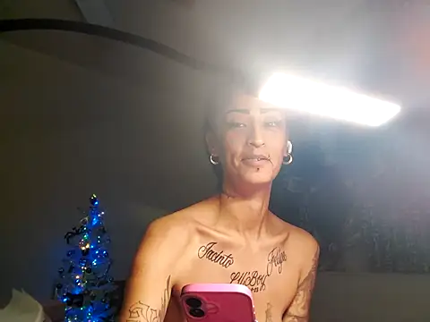 Snapshot of SexiiiMexiii chatting on January 19, 2:57 am SexiiiMexiii online show from January 19, 2:57 am