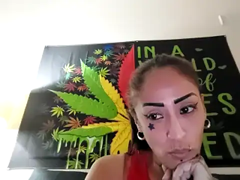 Snapshot of SexiiiMexiii chatting on January 4, 1:52 am SexiiiMexiii online show from January 4, 1:52 am