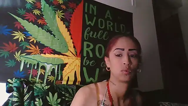 Snapshot of SexiiiMexiii chatting on December 3, 5:49 pm SexiiiMexiii online show from December 3, 5:49 pm