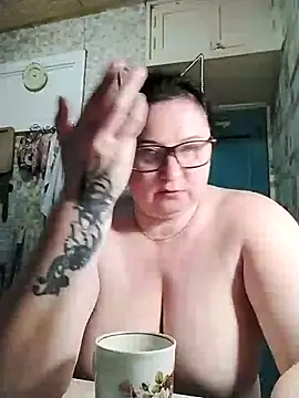 Snapshot of Holly-69 chatting on July 18, 10:51 pm Holly-69 online show from July 18, 10:51 pm