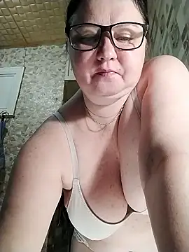 Snapshot of Holly-69 chatting on June 14, 5:47 pm Holly-69 online show from June 14, 5:47 pm