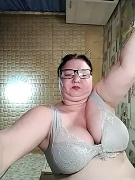 Snapshot of Holly-69 chatting on July 2, 4:57 pm Holly-69 online show from July 2, 4:57 pm