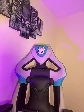 missycanoo online show from December 4, 1:04 am