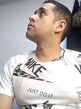 Snapshot of CRISTHIAN_GREY01 chatting on February 7, 5:41 am CRISTHIAN GREY01 online show from February 7, 5:41 am