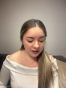 imlindapink online show from January 9, 7:10 pm