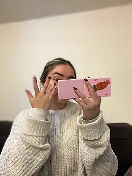 imlindapink online show from March 19, 2:39 pm