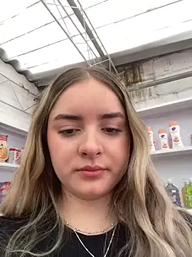 imlindapink online show from April 15, 4:44 pm