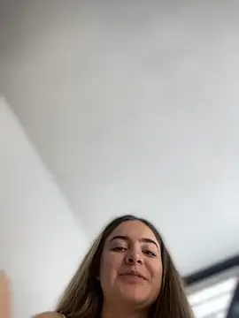 imlindapink online show from December 5, 5:00 pm