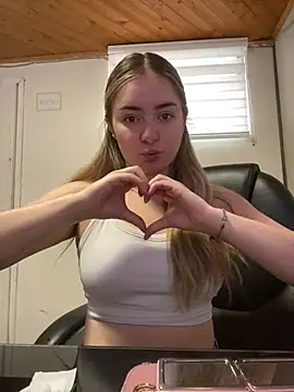 imlindapink online show from February 13, 7:25 pm