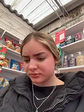 imlindapink online show from February 26, 5:46 pm