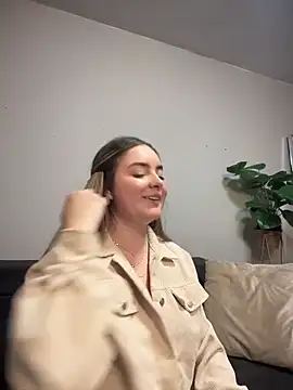 imlindapink online show from December 17, 4:45 pm