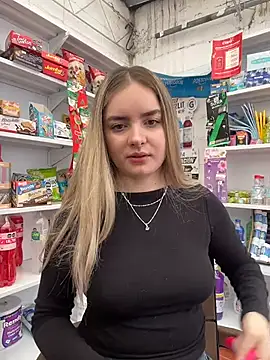 imlindapink online show from March 24, 2:39 pm