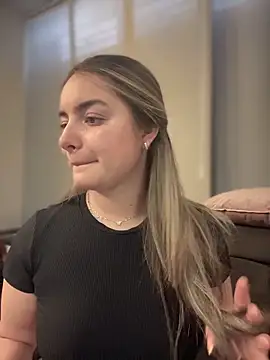 imlindapink online show from November 11, 2:01 pm