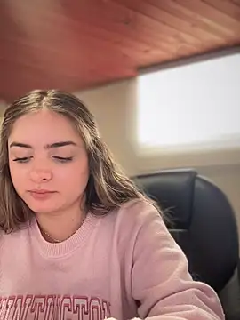 imlindapink online show from November 4, 2:43 pm