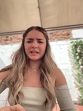 imlindapink online show from November 12, 1:59 pm