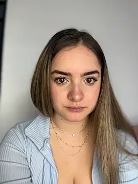 imlindapink online show from November 28, 5:24 pm