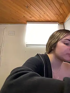 imlindapink online show from April 4, 5:52 pm