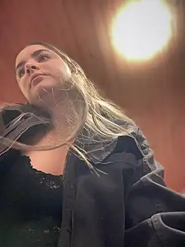 imlindapink online show from October 22, 4:28 pm