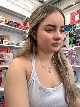 imlindapink online show from April 13, 6:23 pm