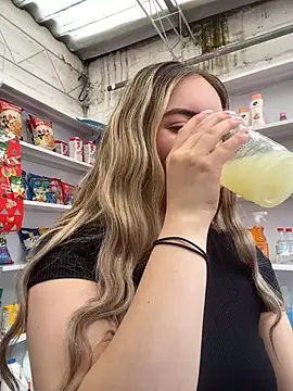 imlindapink online show from April 15, 7:58 pm