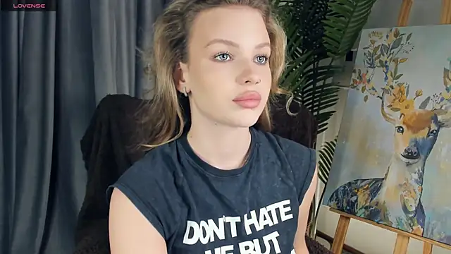 Snapshot of ElizavecaSunrise chatting on November 15, 7:12 am ElizavecaSunrise online show from November 15, 7:12 am