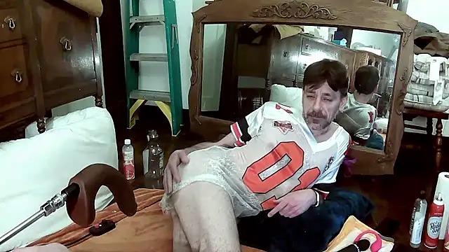 Snapshot of MaxJr8008 chatting on January 15, 10:29 am MaxJr8008 online show from January 15, 10:29 am