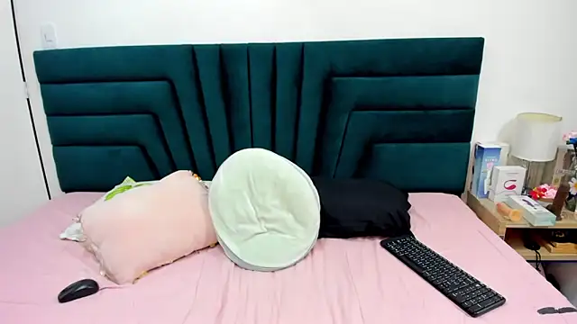 Snapshot of LisaWhite_ chatting on March 3, 10:20 pm LisaWhite online show from March 3, 10:20 pm