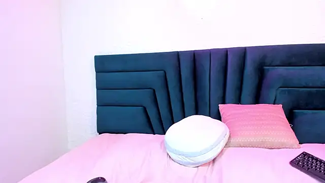 Snapshot of LisaWhite_ chatting on January 13, 12:41 am LisaWhite online show from January 13, 12:41 am