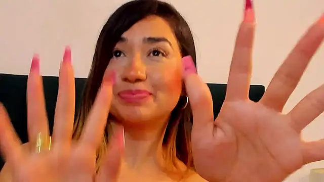 Snapshot of LisaWhite_ chatting on March 5, 5:07 am LisaWhite online show from March 5, 5:07 am