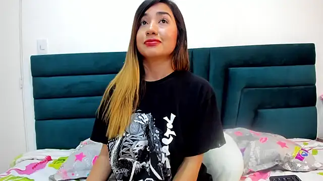 Snapshot of LisaWhite_ chatting on March 11, 3:47 am LisaWhite online show from March 11, 3:47 am