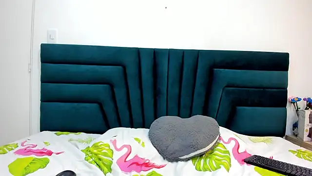 Snapshot of LisaWhite_ chatting on March 7, 12:37 am LisaWhite online show from March 7, 12:37 am