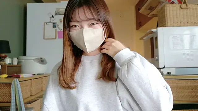 Snapshot of _Yui_ chatting on October 12, 4:25 am Yui online show from October 12, 4:25 am