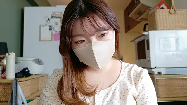 Snapshot of _Yui_ chatting on October 3, 3:30 am Yui online show from October 3, 3:30 am