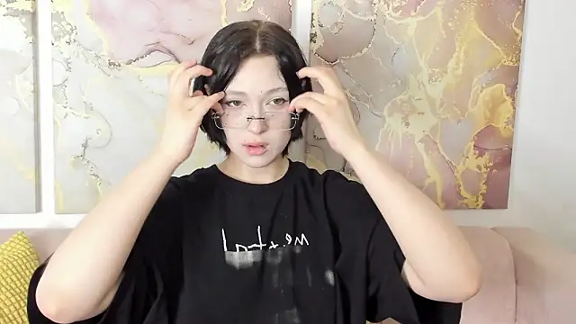 fiamoory online show from March 12, 8:40 am